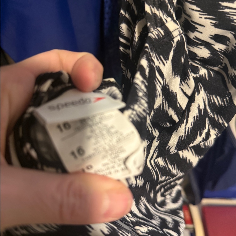 Speedo plus size 16 never worn black and white one piece swimsuit swim racerback - Picture 3 of 3